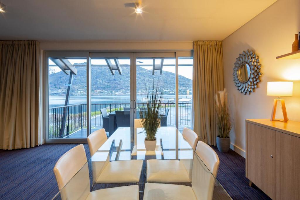Absolute Lakefront Location Queenstown Extérieur photo